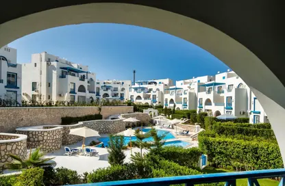 Chalet - 3 Bedrooms - 3 Bathrooms for rent in Mountain View - Ras Al Hekma - North Coast