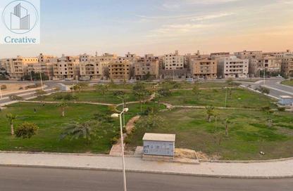 شقة - 3 غرف نوم - 2 حمامات للبيع في المجاورة الرابعة - المنطقة الرابعة - مدينة الشروق - القاهرة