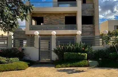 Villa - 6 Bedrooms - 6 Bathrooms for sale in Cleopatra Square - 26th of July Corridor - 6 October City - Giza