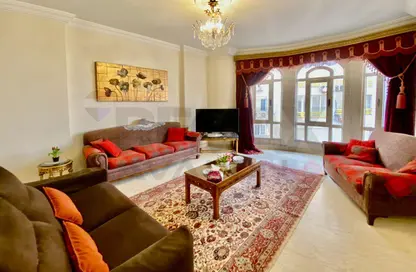 شقة - 3 غرف نوم - 3 حمامات للبيع في زيزينيا - حي شرق - الاسكندرية