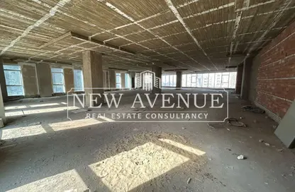 مساحات مكتبية - 5 غرف نوم - 2 حمامات للبيع في وان جولدن سكوير مول - التجمع الخامس - مدينة القاهرة الجديدة - القاهرة