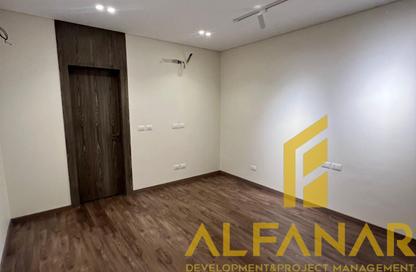 Apartment - 3 Bedrooms - 3 Bathrooms for sale in Eastown - 5th Settlement Compounds - The 5th Settlement - New Cairo City - Cairo