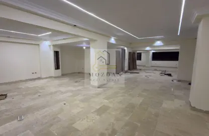 نصف طابق - 3 غرف نوم - 4 حمامات للايجار في الشطر العاشر - زهراء المعادي - حي المعادي - القاهرة