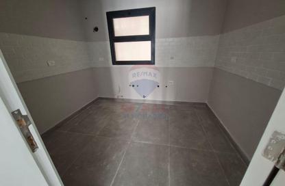 Apartment - 2 Bedrooms - 2 Bathrooms for rent in Village West - Sheikh Zayed Compounds - Sheikh Zayed City - Giza
