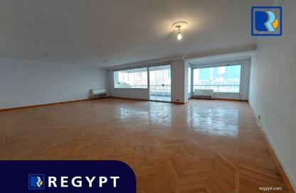 Apartment - 4 Bedrooms - 4 Bathrooms for rent in Yehia Ibrahim St. - Zamalek - Cairo