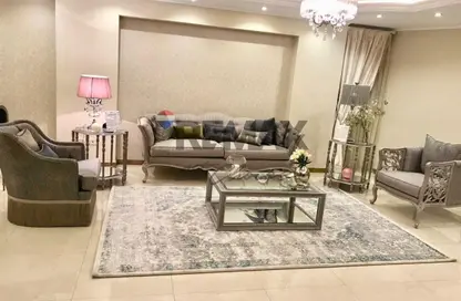 Apartment - 4 Bedrooms - 3 Bathrooms for rent in Ard El Golf - Heliopolis - Masr El Gedida - Cairo