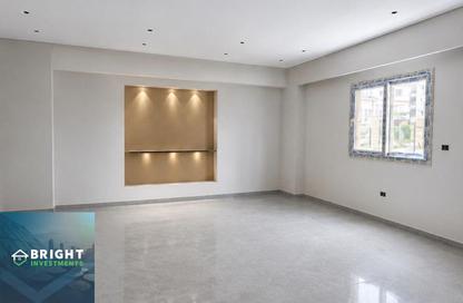 Apartment - 3 Bedrooms - 3 Bathrooms for sale in Ganoob El Acadimia - New Cairo City - Cairo