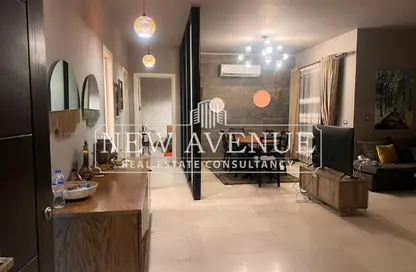 شقة - 2 غرف نوم - 2 حمامات للبيع في فيلدج جيت - المستثمرين الجنوبية - مدينة القاهرة الجديدة - القاهرة