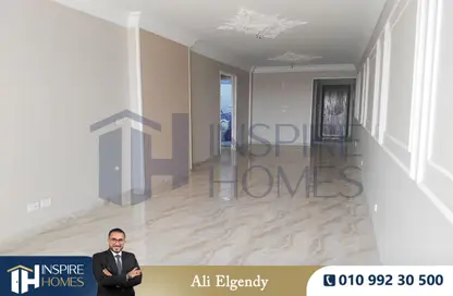 Apartment - 3 Bedrooms - 2 Bathrooms for rent in Smouha - Hay Sharq - Alexandria