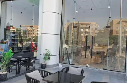 محل تجاري - استوديو - 1 حمام للبيع في مول سيلفر جيت - الحي الثاني عشر - الشيخ زايد - الجيزة