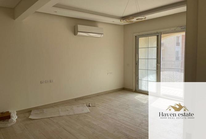 70101996 - Property Image 2