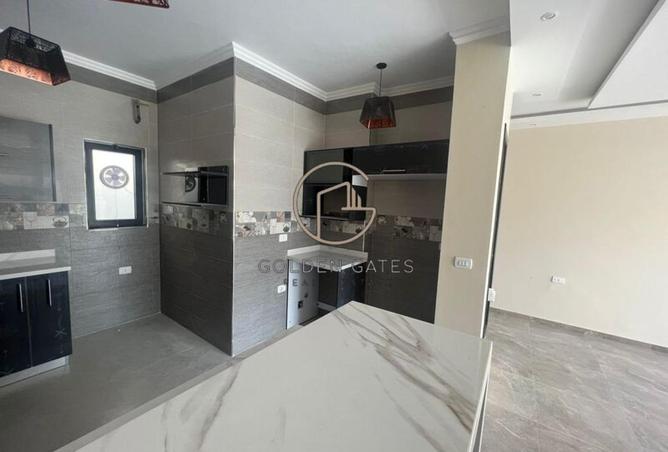98274868 - Property Image 3