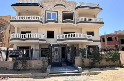 Apartment - 3 Bedrooms - 3 Bathrooms for sale in 2nd Neighborhood - 3rd District East - Shorouk City - Cairo
