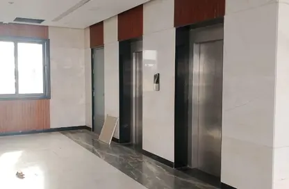 محل تجاري - استوديو - 1 حمام للايجار في ويست جايت - كمبوندات 6 أكتوبر - مدينة 6 أكتوبر - الجيزة