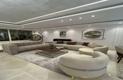 Apartment - 3 Bedrooms - 3 Bathrooms for sale in Cornish El Nile St. - Maadi - Hay El Maadi - Cairo