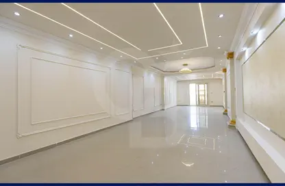 شقة - 3 غرف نوم - 2 حمامات للبيع في شارع عبد المنعم الدليل - ثروت - حي شرق - الاسكندرية