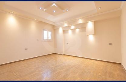 Apartment - 3 Bedrooms - 2 Bathrooms for sale in Abdel Moneim Al Dalel St. - Tharwat - Hay Sharq - Alexandria