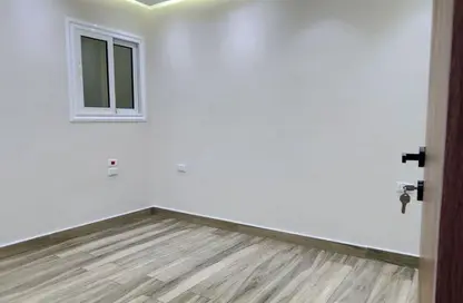 شقة - 2 غرف نوم - 2 حمامات للبيع في البوابة الاولي - خوفو - حدائق الاهرام - الجيزة