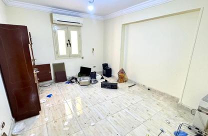 شقة - 3 غرف نوم - 2 حمامات للبيع في شارع سعيد ذو الفقار - جناكليس - حي شرق - الاسكندرية