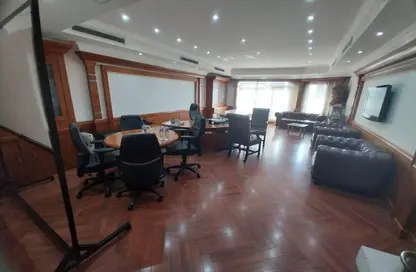 Office Space - 3 Bedrooms - 1 Bathroom for rent in Cornish El Nile St. - Maadi - Hay El Maadi - Cairo