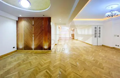 Apartment - 3 Bedrooms - 3 Bathrooms for sale in Mostafa Maher St. - Glim - Hay Sharq - Alexandria