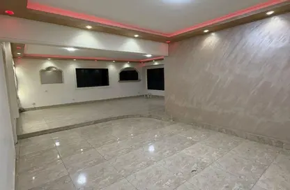 شقة - 3 غرف نوم - 2 حمامات للبيع في شارع زمزم - المهندسين - الجيزة