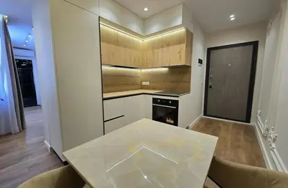 سطح - 1 حمام للايجار في الحي السابع - الشيخ زايد - الجيزة