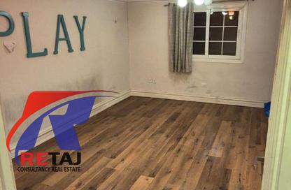 Apartment - 4 Bedrooms - 2 Bathrooms for sale in Moaskar Al Geish St. - 10th Zone - Nasr City - Cairo