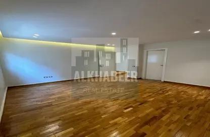 مساحات مكتبية - 6 غرف نوم - 3 حمامات للايجار في شارع مصدق - الدقي - الجيزة