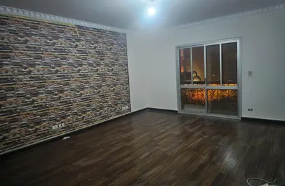 Apartment - 2 Bedrooms - 1 Bathroom for rent in Al Rehab - New Cairo City - Cairo