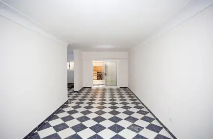 Apartment - 4 Bedrooms - 1 Bathroom for sale in Bolkly - Hay Sharq - Alexandria