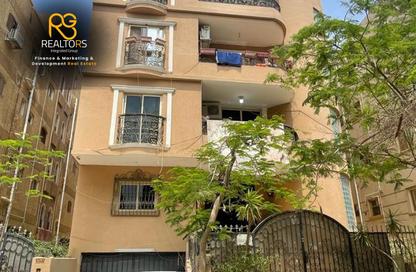 Whole Building - 4 Bedrooms - 3 Bathrooms for sale in Street 10 - 1st District - Sheikh Zayed City - Giza Whole Building - 4 Bedrooms - 3 Bathrooms for sale in Street 10 - 1st District - Sheikh Zayed City - Giza