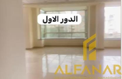 بناية كاملة - استوديو - 6 حمامات للبيع في شارع الشباب - التجمع الثالث - مدينة القاهرة الجديدة - القاهرة
