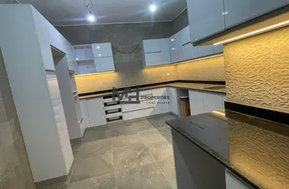 شقة - 3 غرف نوم - 3 حمامات للايجار في مون ريزيدنس - فيفث سكوير - التجمع الخامس - مدينة القاهرة الجديدة - القاهرة