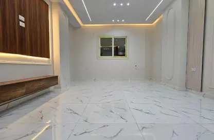 شقة - 2 غرف نوم - 2 حمامات للبيع في البوابة الرابعة - مينا - حدائق الاهرام - الجيزة