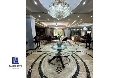 Villa - 6 Bedrooms - 7 Bathrooms for sale in Royal City - Sheikh Zayed Compounds - Sheikh Zayed City - Giza