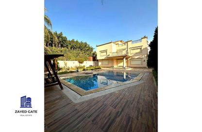 Villa - 6 Bedrooms - 7 Bathrooms for sale in Royal City - Sheikh Zayed Compounds - Sheikh Zayed City - Giza