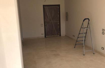 شقة - 1 حمام للبيع في فيلدج جيت - المستثمرين الجنوبية - مدينة القاهرة الجديدة - القاهرة