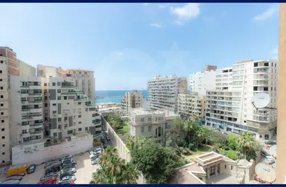 شقة - 3 غرف نوم - 2 حمامات للبيع في شارع الاقبال - لوران - حي شرق - الاسكندرية
