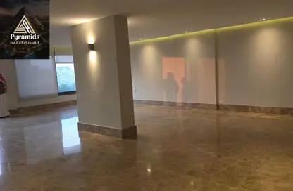 شقة - 3 غرف نوم - 3 حمامات للايجار في شارع الجبلايه - الزمالك - القاهرة