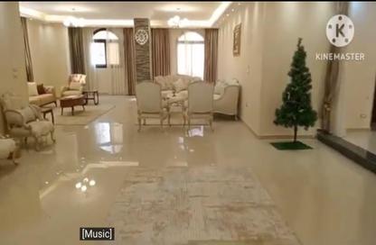 فيلا - 8 غرف نوم - 8 حمامات للبيع في مدينة العبور - القليوبية