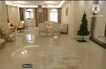 فيلا - 8 غرف نوم - 8 حمامات للبيع في مدينة العبور - القليوبية