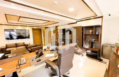 مساحات مكتبية - غرفة نوم - 1 حمام للايجار في وان قطامية - كمبوندات القطامية - القطامية - مدينة القاهرة الجديدة - القاهرة