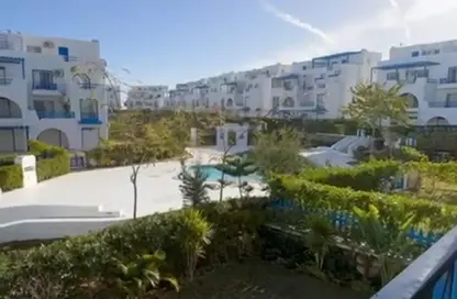 Chalet - 3 Bedrooms - 2 Bathrooms for rent in Mountain View - Ras Al Hekma - North Coast