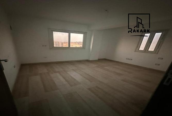 8593230 - Property Image 3