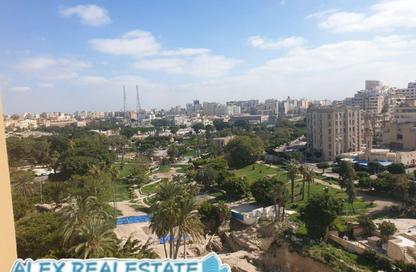 شقة - 3 غرف نوم - 2 حمامات للايجار في شارع أسطنبول-صلاح مصطفى - السلطان حسين - محطة الرمل - حي وسط - الاسكندرية