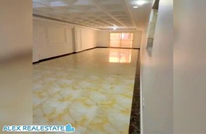 Office Space - 3 Bedrooms - 2 Bathrooms for rent in Al Kornish Square - Sporting - Hay Sharq - Alexandria